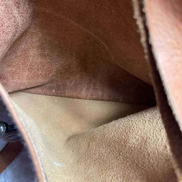 Heartstrings weathered leather tan extra large tote antique tone hardwares. - Picture 10 of 14